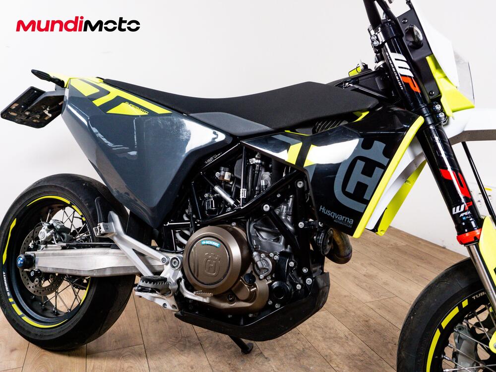 Husqvarna 701 Supermoto (2022) (5)