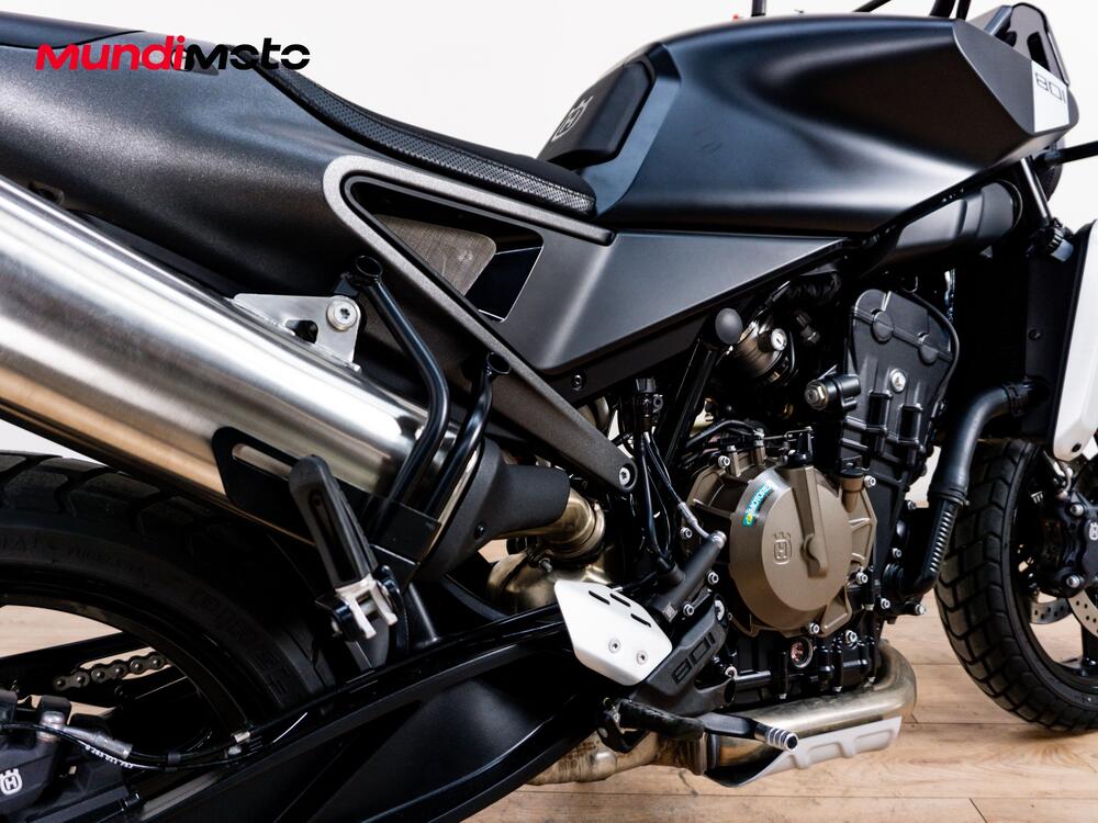 Husqvarna Svartpilen 801 (2024 - 25) (4)