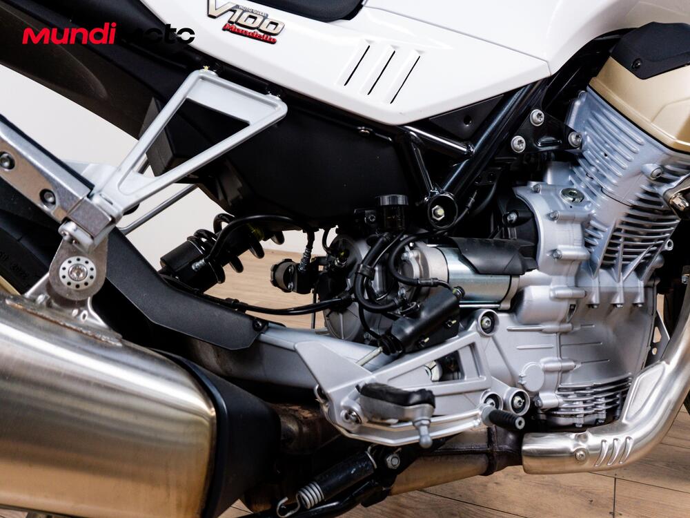 Moto Guzzi V100 Mandello (2022 - 24) (3)