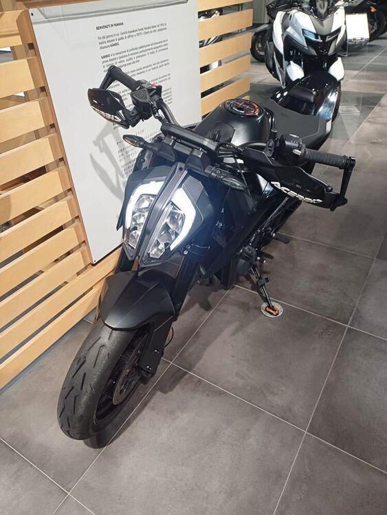 KTM 890 Duke R (2022 - 23) (4)