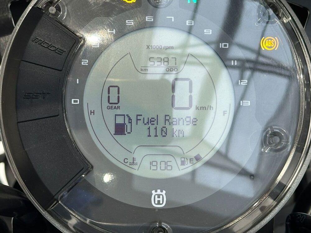 Husqvarna Svartpilen 401 (2021 - 23) (4)