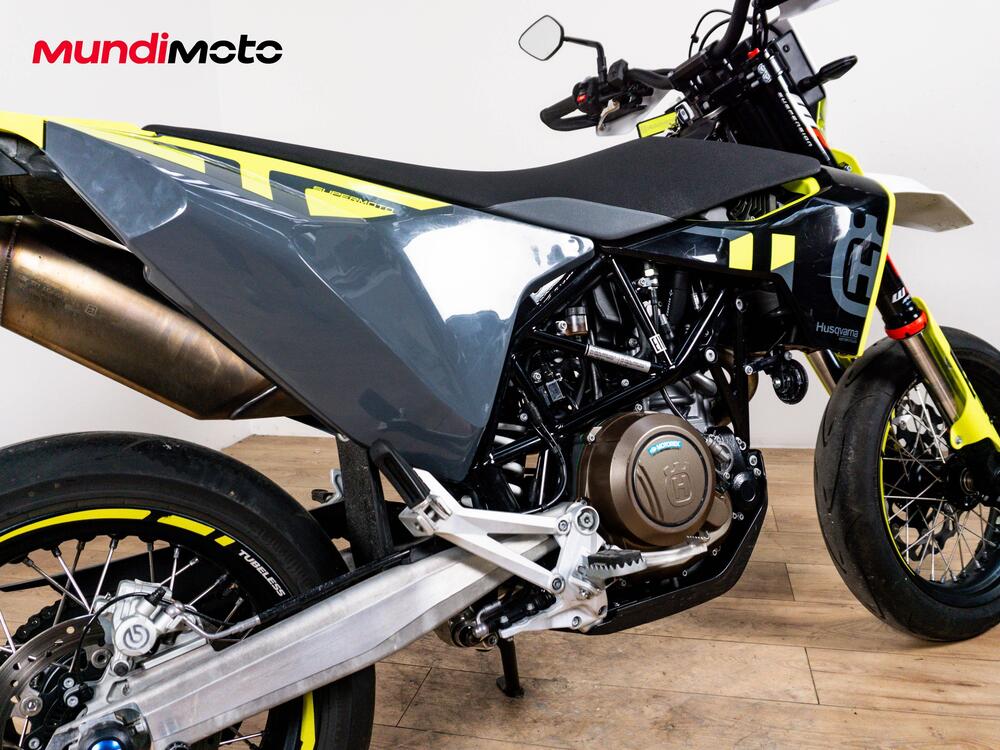 Husqvarna 701 Supermoto (2022) (4)