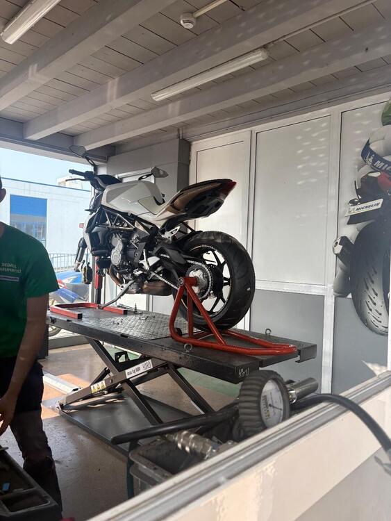 MV Agusta Brutale 675 (2011 - 15) (3)