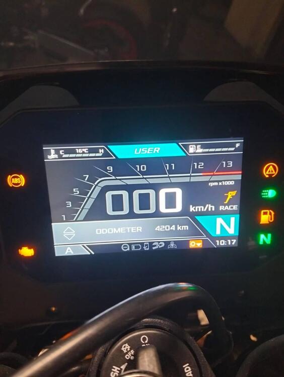 Aprilia Tuono V4 Factory Speed White (2023 - 24) (4)