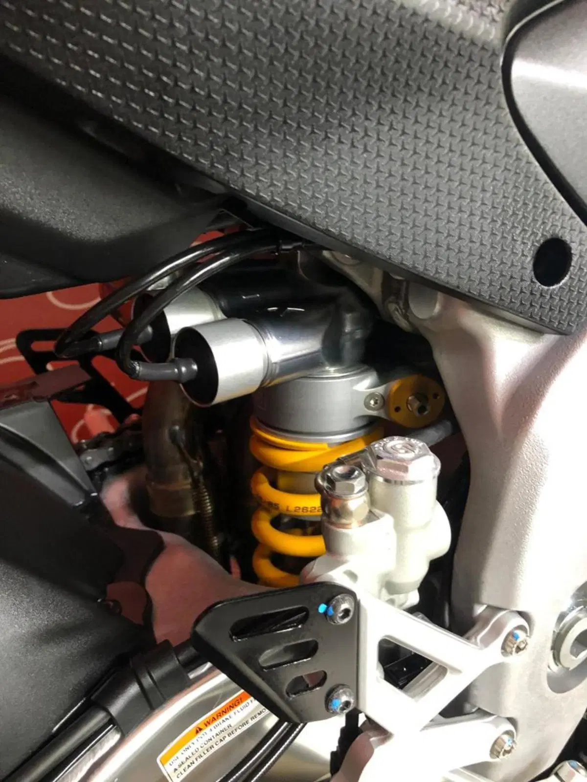Aprilia RSV4 1100 Factory (2021 - 24) (5)