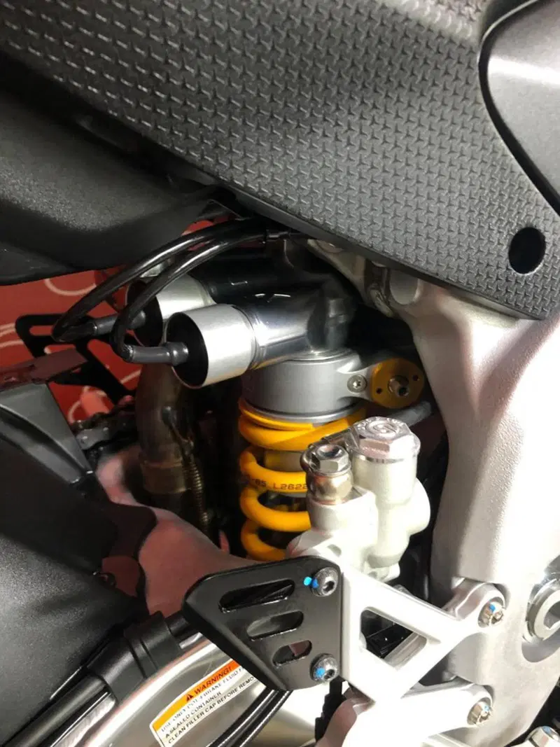 Aprilia RSV4 1100 Factory (2021 - 24) (5)