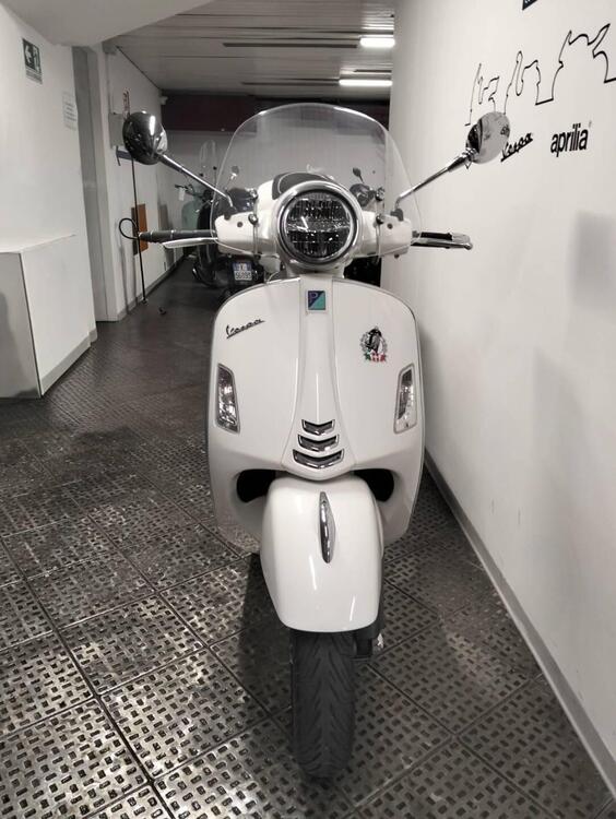 Vespa GTS 300 Super Hpe (2018 - 19) (3)
