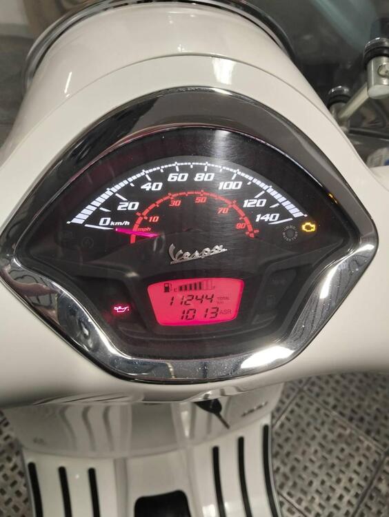 Vespa GTS 300 Super Hpe (2018 - 19) (4)