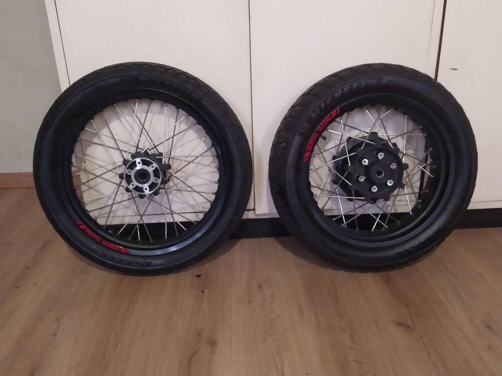 vendo cerchi ruota con pneumatici Pirelli per Guzz Moto Guzzi (4)