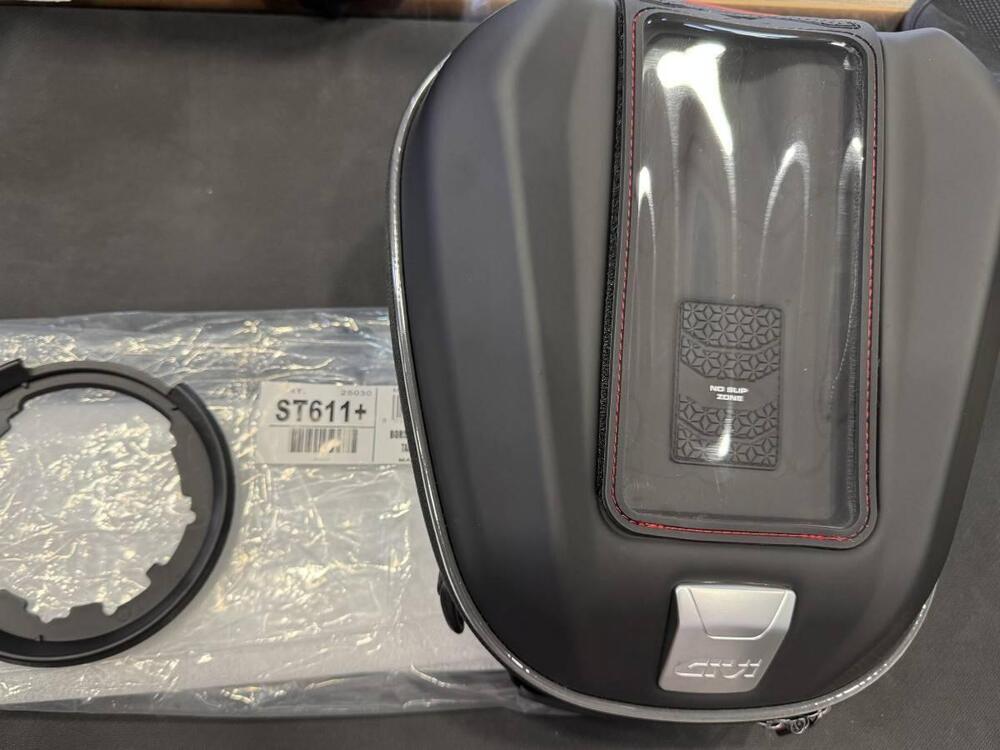 BORSA SERBATOIO GIVI TANKLOCK ST611+ (4)