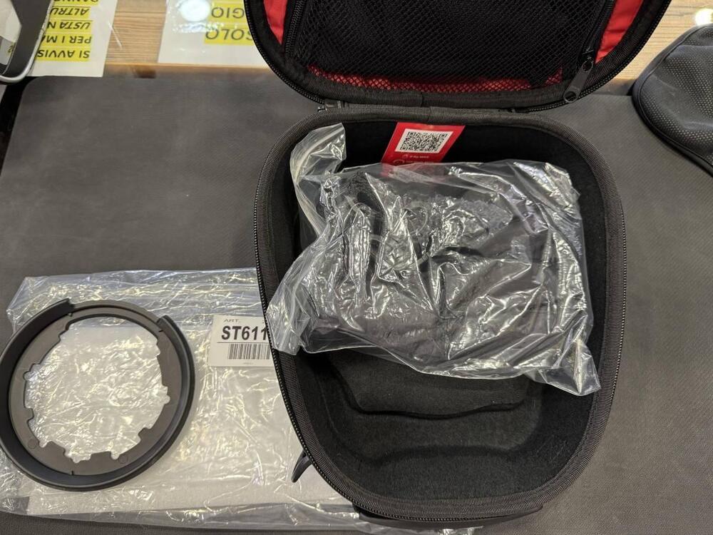 BORSA SERBATOIO GIVI TANKLOCK ST611+ (2)