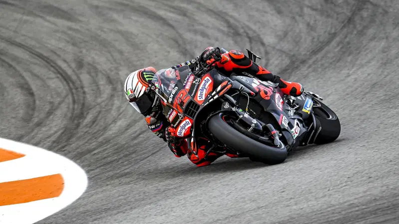 MotoGP 2025. GP di Valencia. Pole (con record!) di Marco Bezzecchi! Poi Alex Marquez e Diggia. A Pecco Bagnaia si &egrave; spenta la moto in Q1 [RISULTATI]