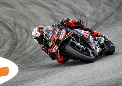 MotoGP 2025. GP di Valencia. Pole (con record!) di Marco Bezzecchi! Poi Alex Marquez e Diggia. A Pecco Bagnaia si è spenta la moto in Q1 [RISULTATI]
