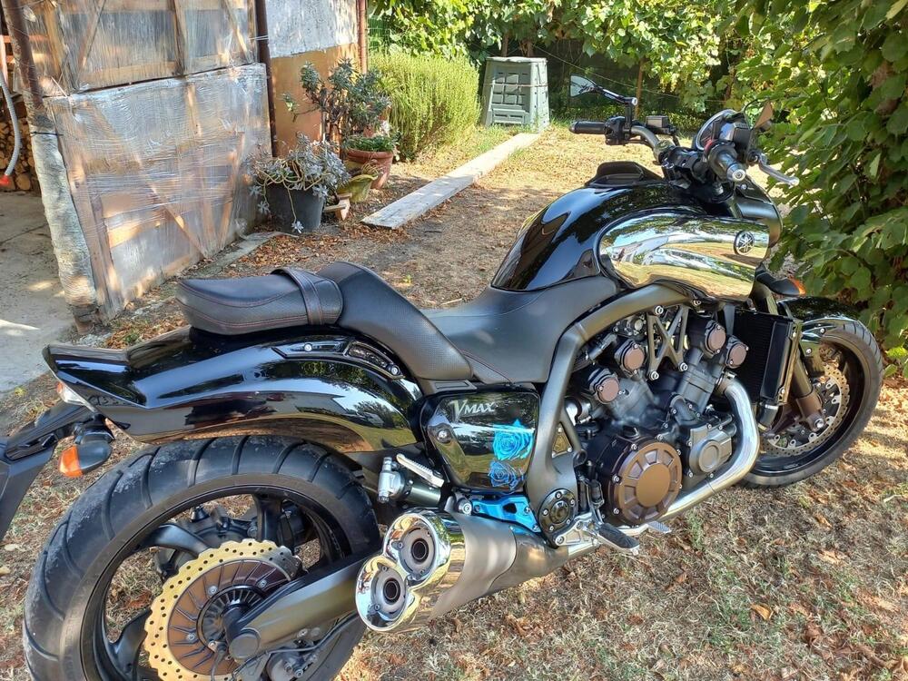 Yamaha VMAX (2008 - 17) (3)
