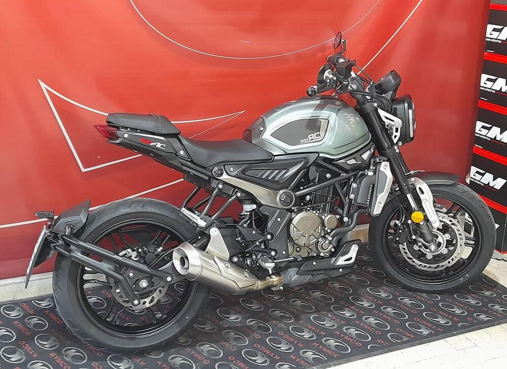 Voge Trofeo 300AC (2021 - 25) (2)