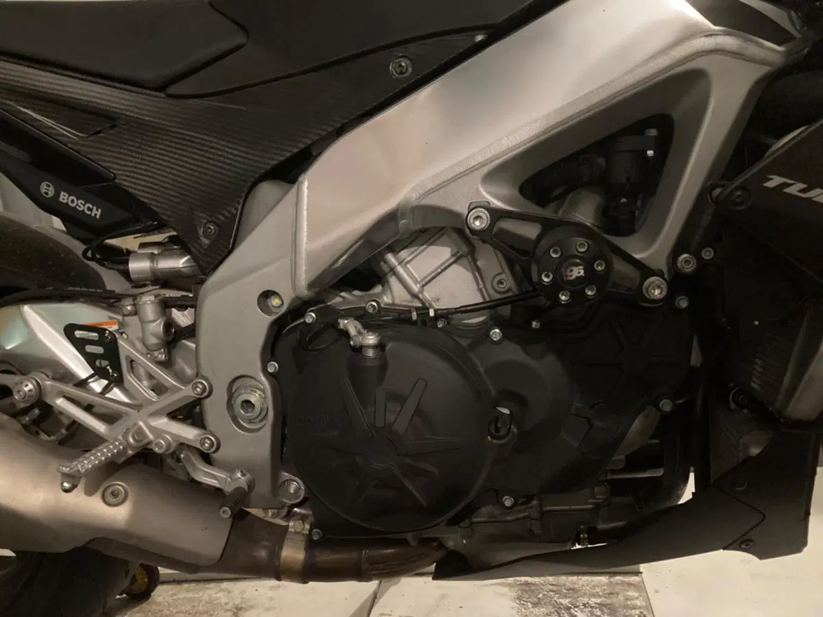 Aprilia Tuono V4 Factory (2019 - 20) (6)
