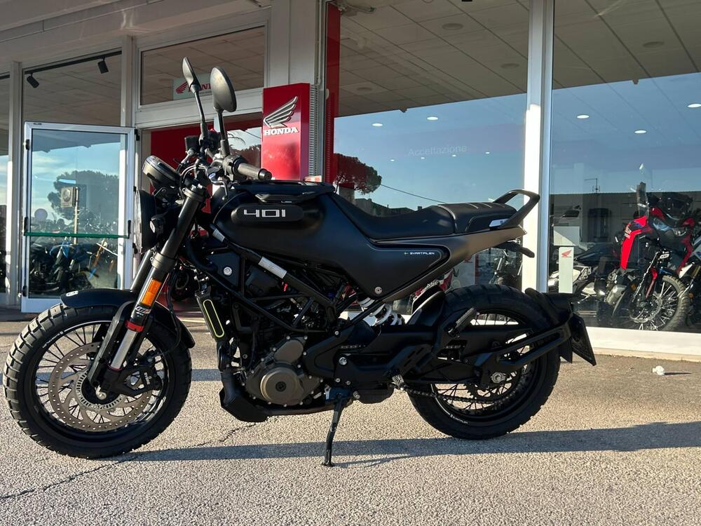 Husqvarna Svartpilen 401 (2021 - 23) (4)