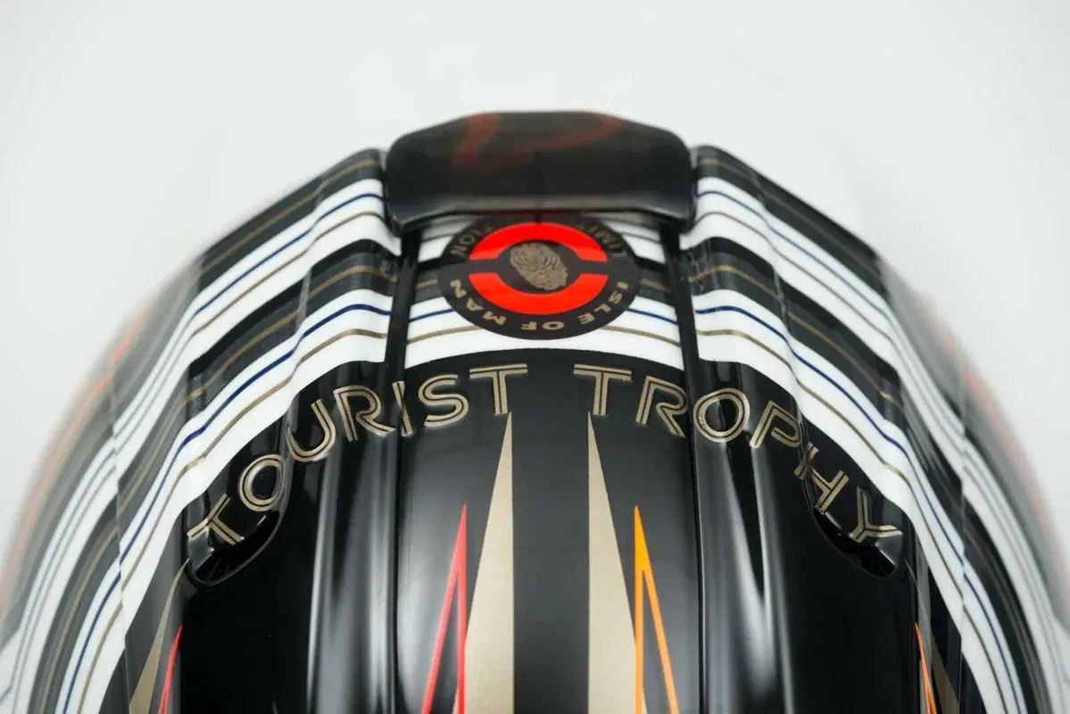 Arai svela il nuovo RX-7V Evo Isle of Man TT in Edizione Limitata 2026