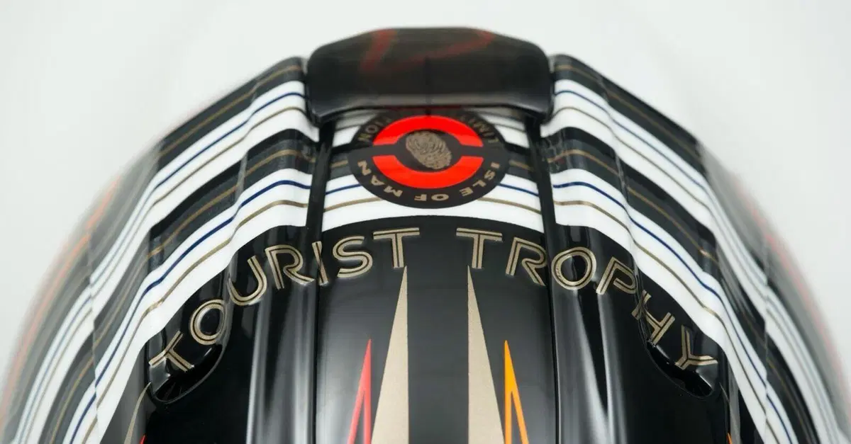 Arai svela il nuovo RX-7V Evo Isle of Man TT in Edizione Limitata 2026