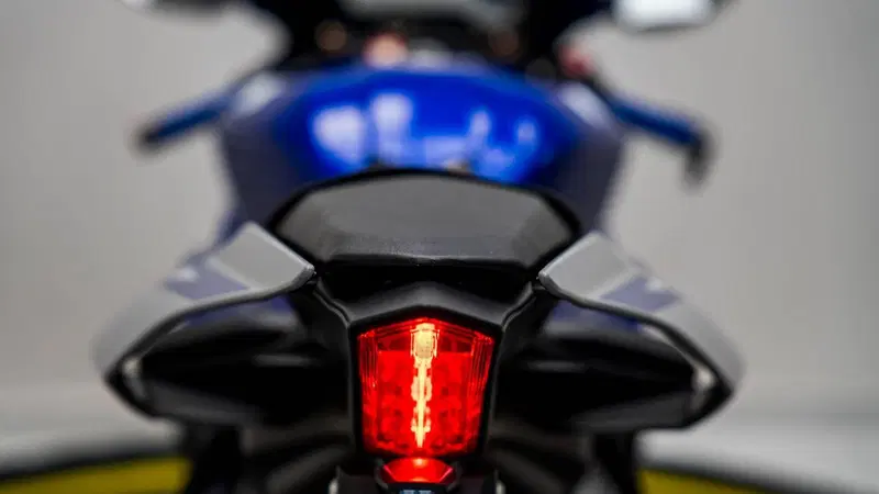 Yamaha YZF R1 (2020 - 25) (19)
