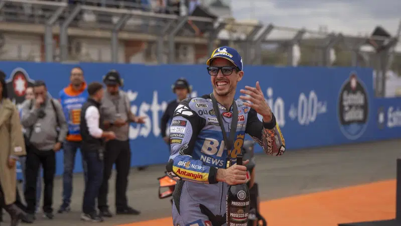 MotoGP 2025. GP di Valencia. Alex Marquez: "Non ero il pi&ugrave; veloce, la strategia &egrave; stata quella giusta" 