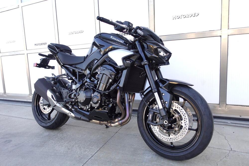 Kawasaki Z 900 (2025 - 26) (2)