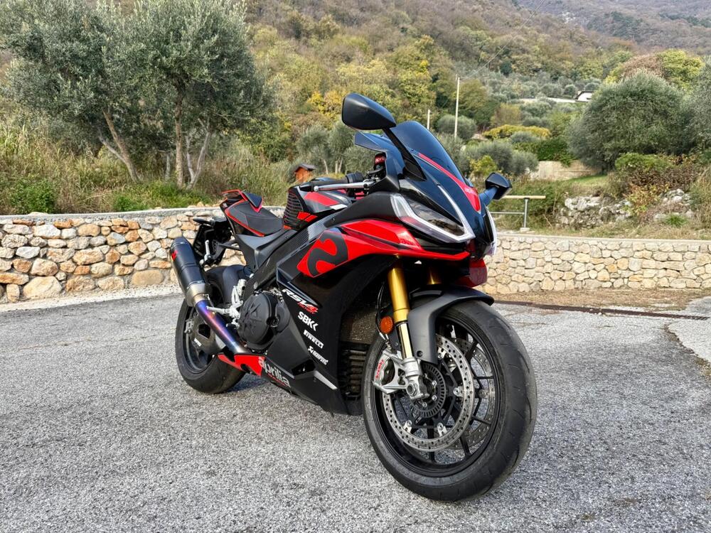 Aprilia RSV4 1100 Factory (2021 - 24) (2)