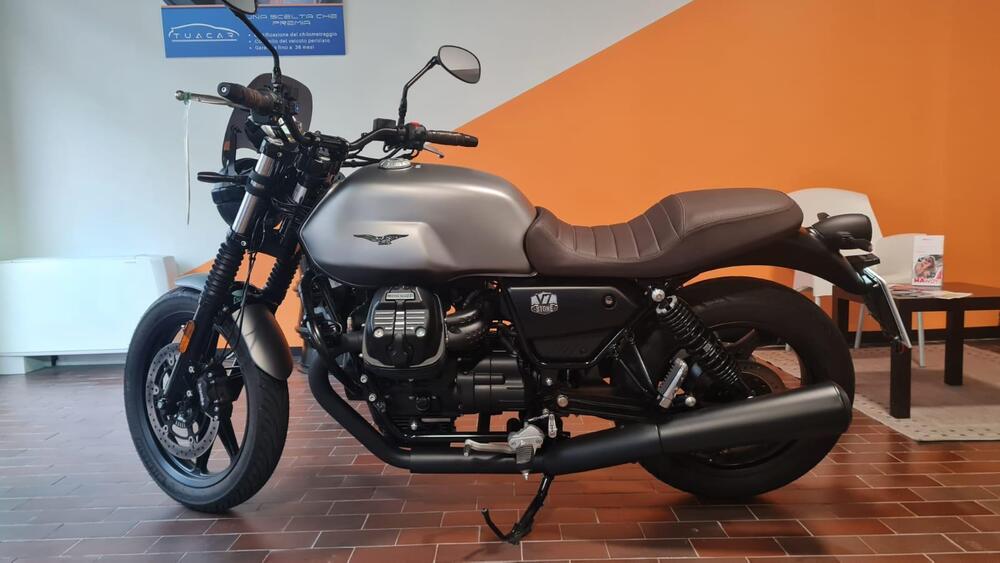 Moto Guzzi V7 Stone (2021 - 24)
