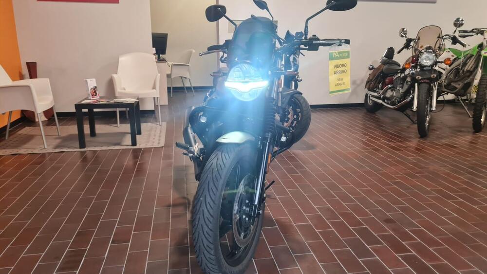 Moto Guzzi V7 Stone (2021 - 24) (3)