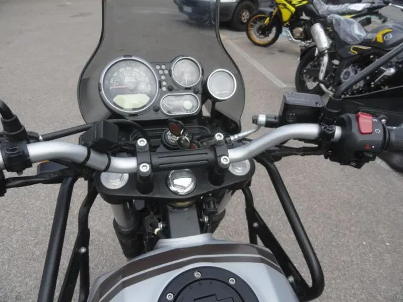 Royal Enfield Himalayan 411 (2021 - 24) (11)