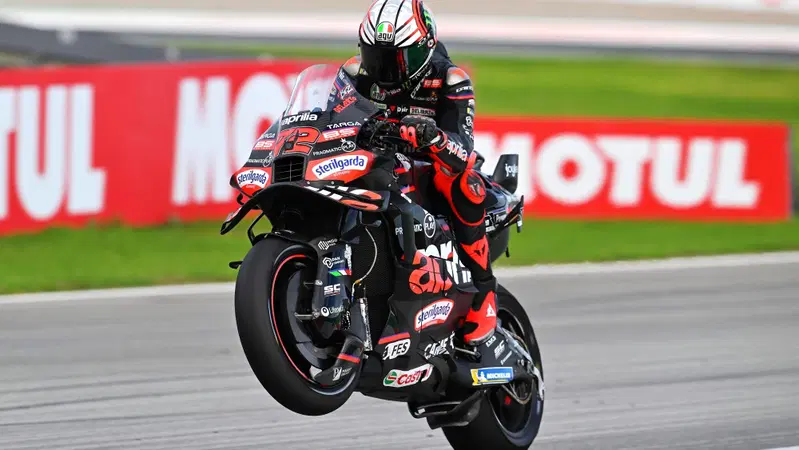 MotoGP 2025. GP di Valencia. Un'altra vittoria di Marco Bezzecchi! Doppietta Aprilia con Raul Fernandez, terzo Diggia. Caduto subito Bagnaia [RISULTATI]