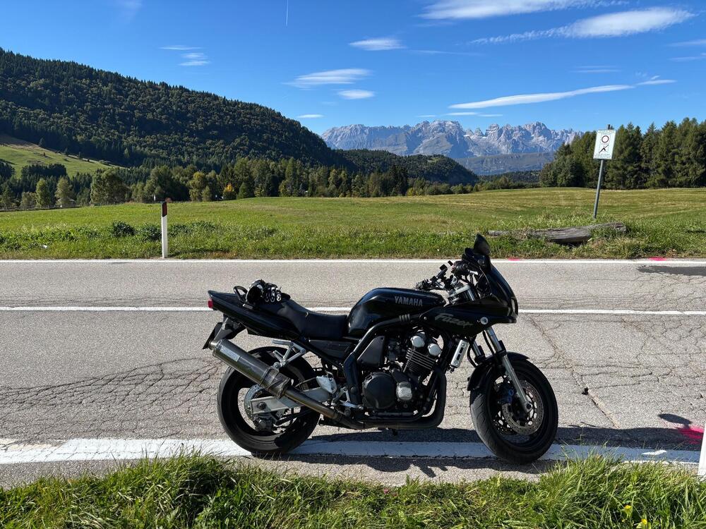 Yamaha FZS 600 Fazer (1998 - 01) (2)