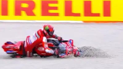MotoGP 2025. GP di Valencia. Pecco Bagnaia, una stagione "disastrosa" finita con una caduta: "Futuro? vorrei finire la carriera in Ducati"