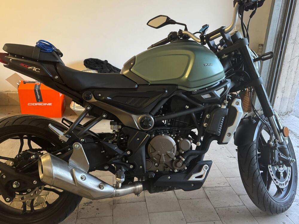 Voge Trofeo 300AC (2021 - 25) (2)