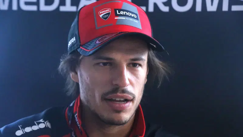 MotoGP 2025. GP di Valencia. Nicol&ograve; Bulega dopo i due GP in MotoGP: "Ho parlato con Toprak Razgatlioglu, abbiamo sentito le stesse differenze tra MotoGP e SBK"