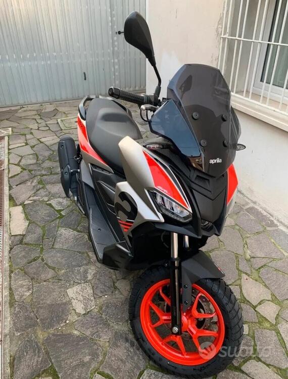 Aprilia SR GT 200 Sport (2025)
