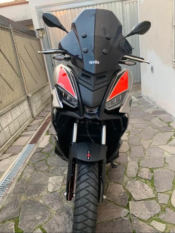 Aprilia SR GT 200 Sport (2025) (2)
