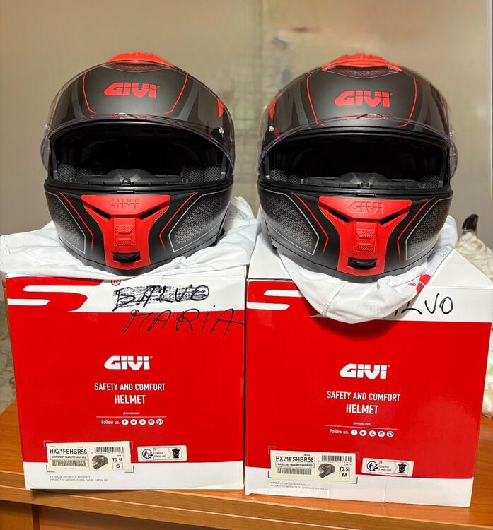 Vendo coppia caschi Givi modello X21