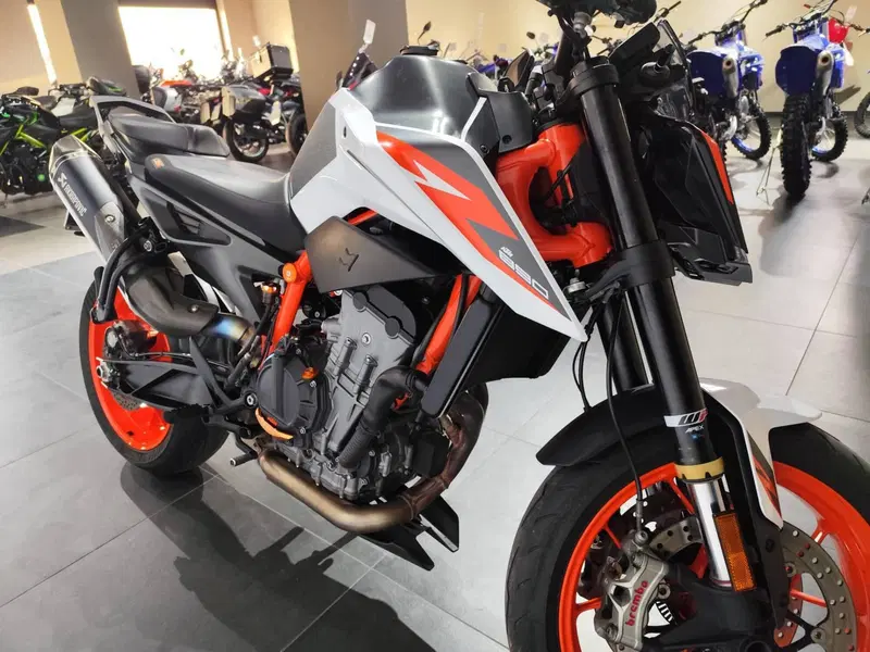 KTM 890 Duke R (2021) (7)