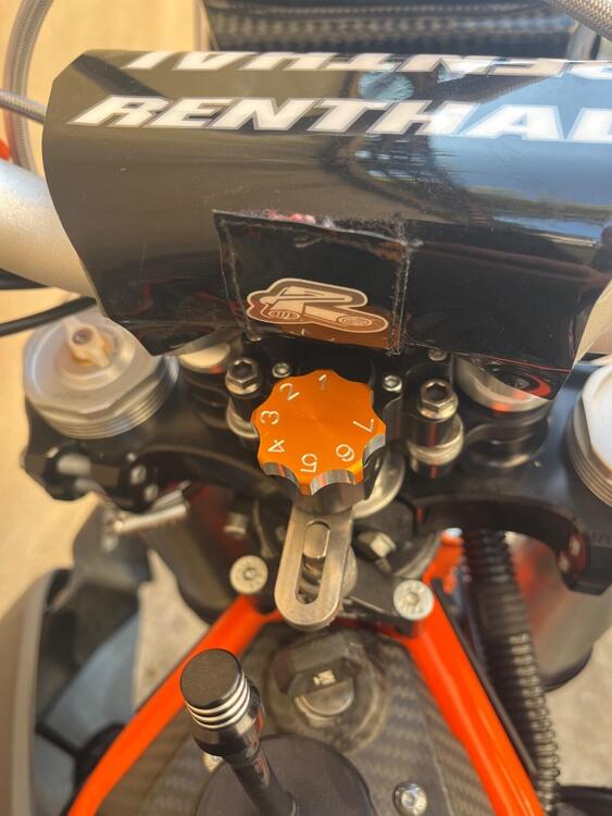 KTM 690 Enduro R (2022 - 25) (3)