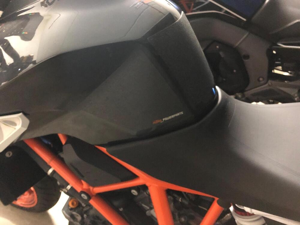KTM 1290 Super Duke R (2019) (5)