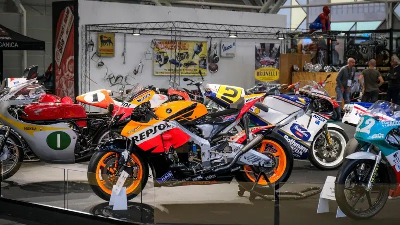 Auto e Moto d'Epoca Bologna 2025: tra leggende da corsa, rarit&agrave; britanniche e hyperbike [VIDEO]