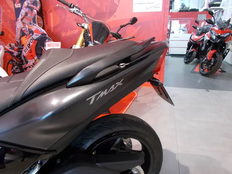 Yamaha T-Max 530 SX (2017 - 19) (13)