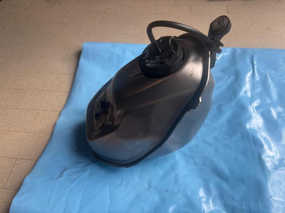 Serbatoio in titanio Honda crf r / rx 2022/2024 (2)