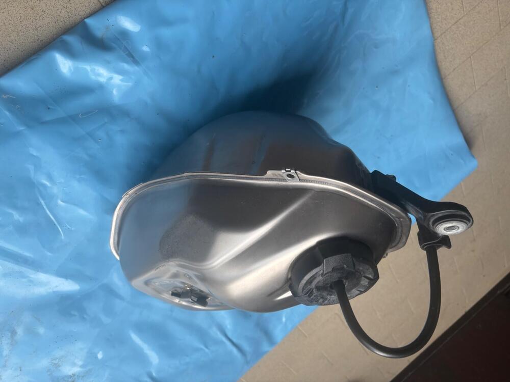 Serbatoio in titanio Honda crf r / rx 2022/2024 (4)