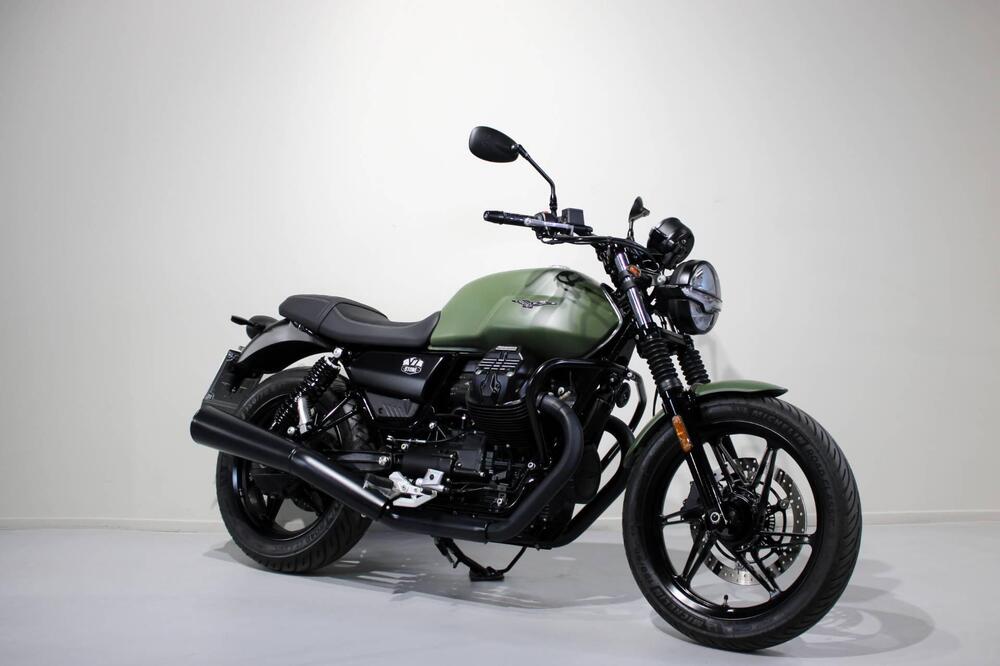 Moto Guzzi V7 Stone (2021 - 24) (2)