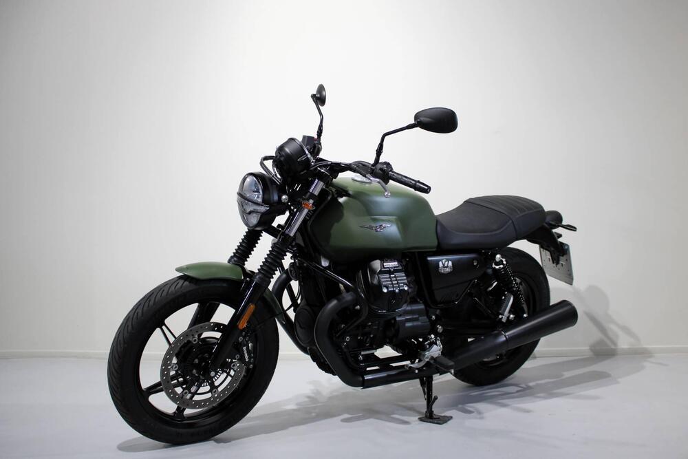 Moto Guzzi V7 Stone (2021 - 24) (3)