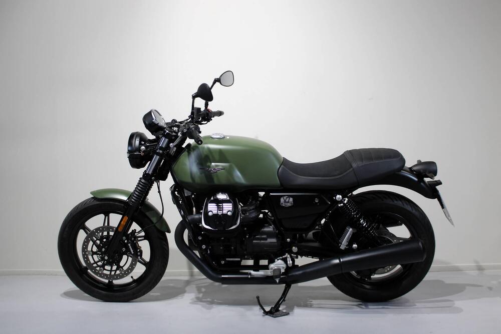 Moto Guzzi V7 Stone (2021 - 24) (4)