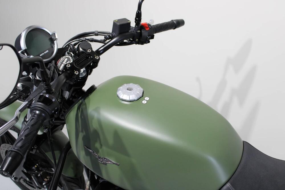 Moto Guzzi V7 Stone (2021 - 24) (5)