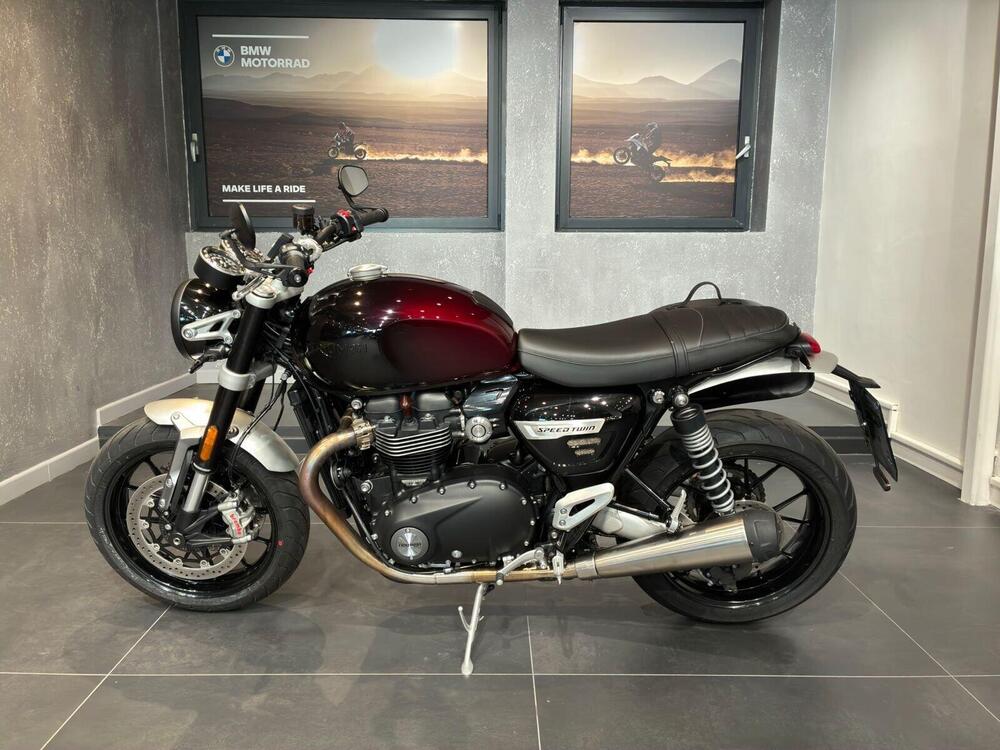Triumph Speed Twin 1200 Stealth Edition (2024)